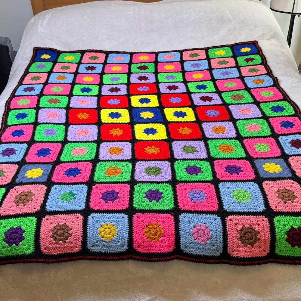 ⭐️Vintage Handmade Granny Square Blanket Crochet MCM 70’s 61x49